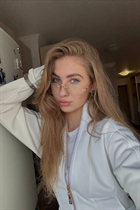 Fille célibataire ukrainienne yuliia de kyiv avec Chatain clairs cheveux, âge 21 photo-11