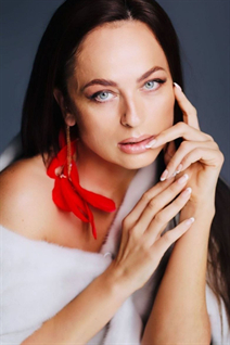 Hermosa novia ucraniana lidiya de odessa con pelo Rojo y edad 54