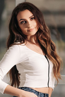 Slavic women elena from dnepr with Dark Brown hair age 42