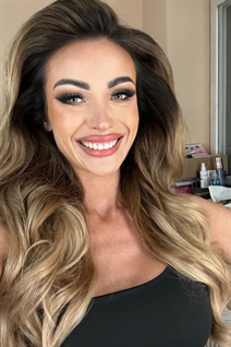 Femme parfaite karina de lodz avec Chatain clairs cheveux, âge 34