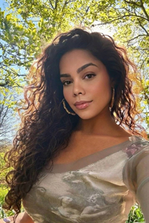 Brazilian single woman tais from sao paulo with Black hair 28 years old