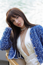 Bride from vienna daniella with Dark Brown hair age 30 photo-11