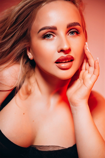 Belle femme ukrainienne anna de khmelnitsky avec Blond cheveux, âge 34