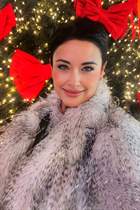 Dating a romanian girl elena from bucharest with Dark Brown hair 49 years old photo-10