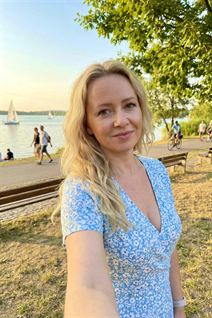 Dating a german woman svetlana from markkleeberg with Blonde hair 40 years old