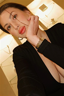 Ukrainian girl anna from odessa with Dark Brown hair age 25