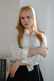 Novia ucraniana soltera roksolana de ivano-frankovsk con pelo Rubio y edad 19