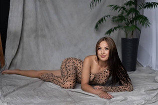 Ukranian bride alesksandra from nikolaev with Light Brown hair age 21 photo-4