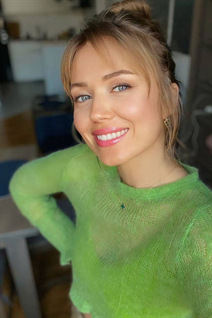Dating a ukrainian girl vira from kharkiv with Light Brown hair age 43