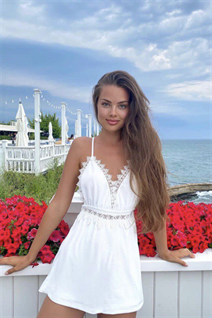 Bride from dubai kateryna with Light Brown hair age 28