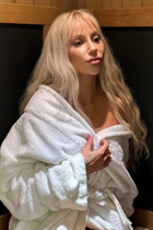 Date ukrainian girl julia from chernivtsi with Blonde hair age 46 photo-3