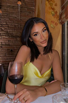 Fille vénézuélienne paola de caracas avec Noirs cheveux 22 ans photo-5