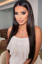 Dating a romanian woman alexandra from baia mare with Black hair 27 years old photo-6