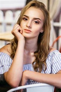 Bride from Ukraine elizaveta from konstantinovka with Light Brown hair age 25