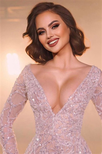 Jolie fille irina de istanbul avec Brunette cheveux, âge 24