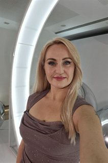 Belle femme roumaine ilona de bucharest avec Blond cheveux 49 ans