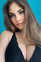 Mariée de limoges luiza avec Chatain clairs cheveux, âge 23 photo-2