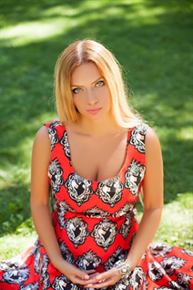 Beautiful single ukrainian woman inna from kharkov with Blonde hair age 56