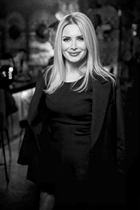 Dating a german girl irina from berlin with Blonde hair 41 years old photo-12