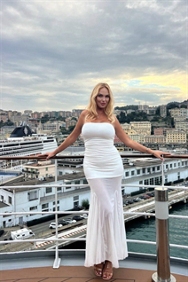 Novia de altea victoria con pelo Rubio y edad 50