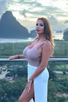 riga mariée yana avec Chatain clairs cheveux, âge 48 photo-7