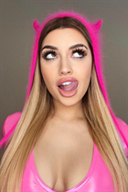 Hermosa novia ucraniana michaella de kharkov con pelo Rubio y edad 24