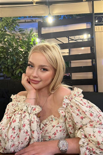 Jolie femme ukrainienne uliana de paris avec Blond cheveux, âge 25