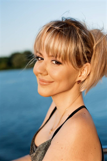 Date ukrainian girl yana from kiev with Blonde hair age 31