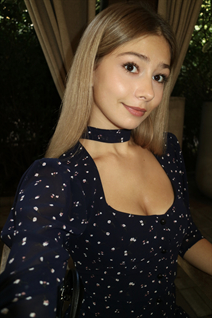 Belle femme ukrainienne yelyzaveta de khmelnytskyi avec Blond cheveux, âge 20