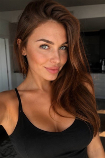 Chica ucraniana anna de kyiv con pelo Marrón claro y edad 27