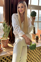 Dating a moldovan girl elena from kishinev with Blonde hair age 34 photo-2