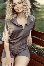 Fille ukrainienne nataliia de odesa avec Chatain clairs cheveux, âge 45 photo-8