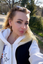 Bride from vienna olena with Blonde hair age 50 photo-12