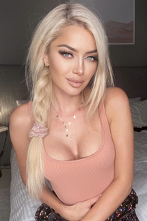 Mariée de warshava marta avec Blond cheveux, âge 36