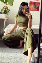 Ukrainian single woman valeria from mariupol with Black hair age 31 photo-42