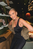 dubai bride andriana with Blonde hair age 34 photo-1