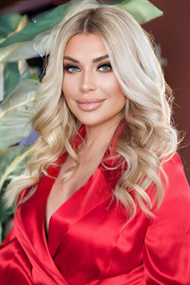 Ukrainian girl valeriya from kyiv with Blonde hair age 48