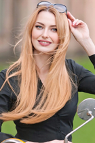 paris bride ruslana with Blonde hair age 43 photo-8