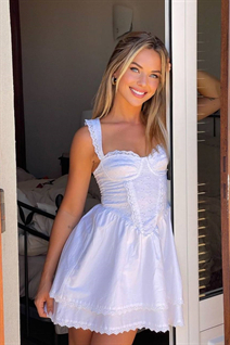 Femme parfaite marta de lisbon avec Blond cheveux, âge 26