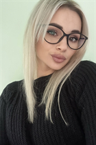 Femme ukrainienne anastasiia de nikolaev avec Chatain clairs cheveux, âge 34 photo-1