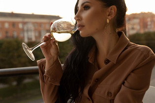 Wife from Ukraine yana from poltava with Black hair age 34 photo-16