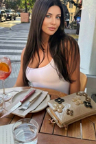 Dating a german woman yulia from berlin with Dark Brown hair 45 years old photo-2