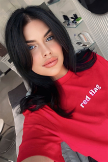 Perfect woman daria from vienna  with Black hair age 30