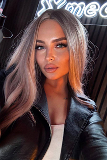 Mujer perfecta jelizaveta de tallinn con pelo Rubio y edad 28