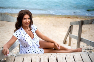 Ukrainian girl elena from odessa with Light Brown hair age 40 photo-9