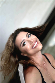 Dating ukrainian woman anna from krivoy rog with Light Brown hair age 32