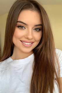 Deslumbrante mujer ucraniana julia de kiev con pelo Marrón oscuro y edad 25