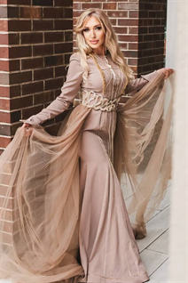 Ukrainian woman ludmila from kiev with Blonde hair age 58