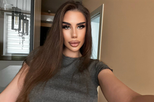 Beautiful ukrainian woman olexandra from odesa with Dark Brown hair age 20 photo-22