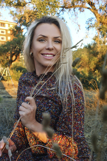 Fille de istanbul anna aux cheveux Blond, age 45